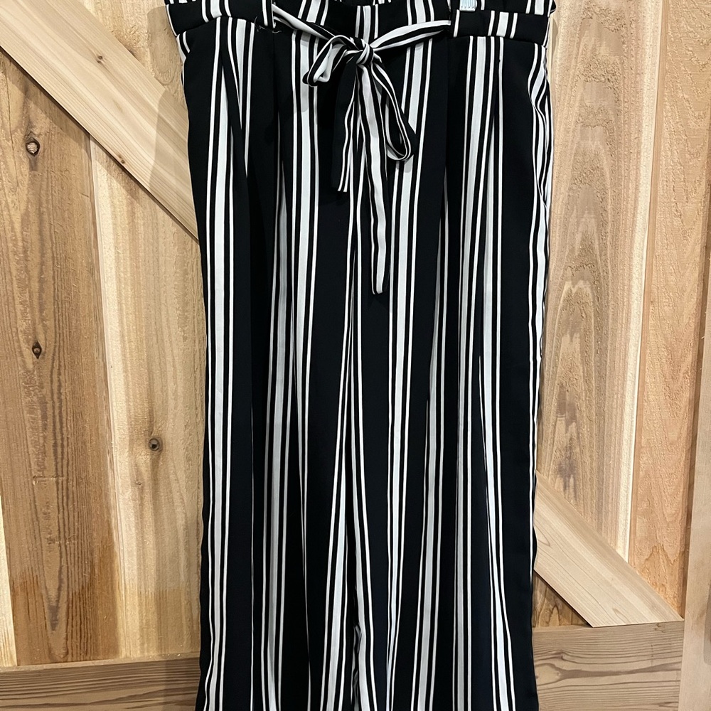 Adrienne Vittadini Black and White Striped Pants
